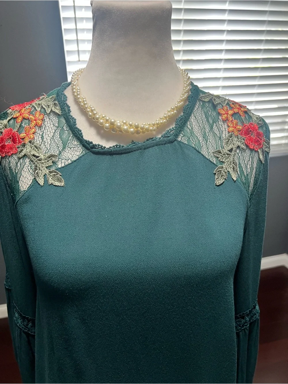 EUC Umgee Green Lace-Accent Long Sleeve Dress. Size Small